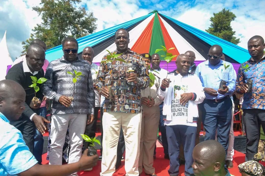 Oparanya rallies western farmers to embrace coffee farming