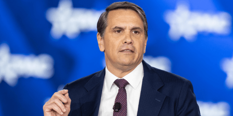 U.S. Vows To Prosecute Anyone Trading Sanctioned Iranian Oil