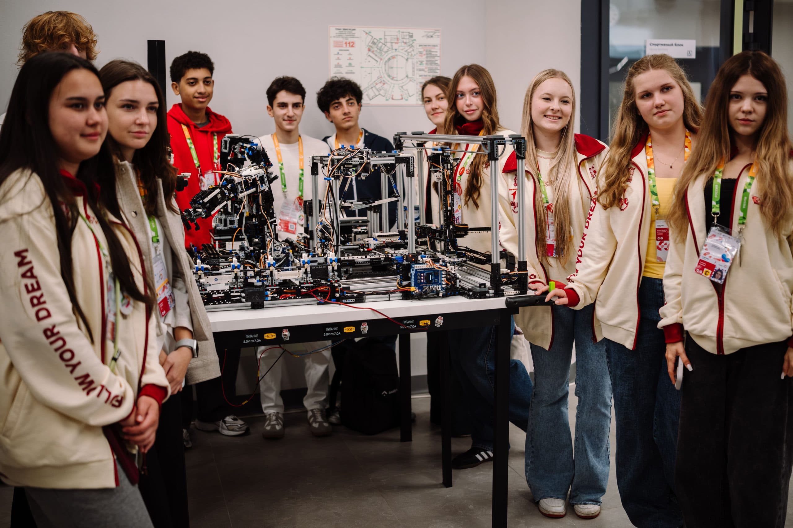 Young innovators showcase scientific projects at International Festival of Youth