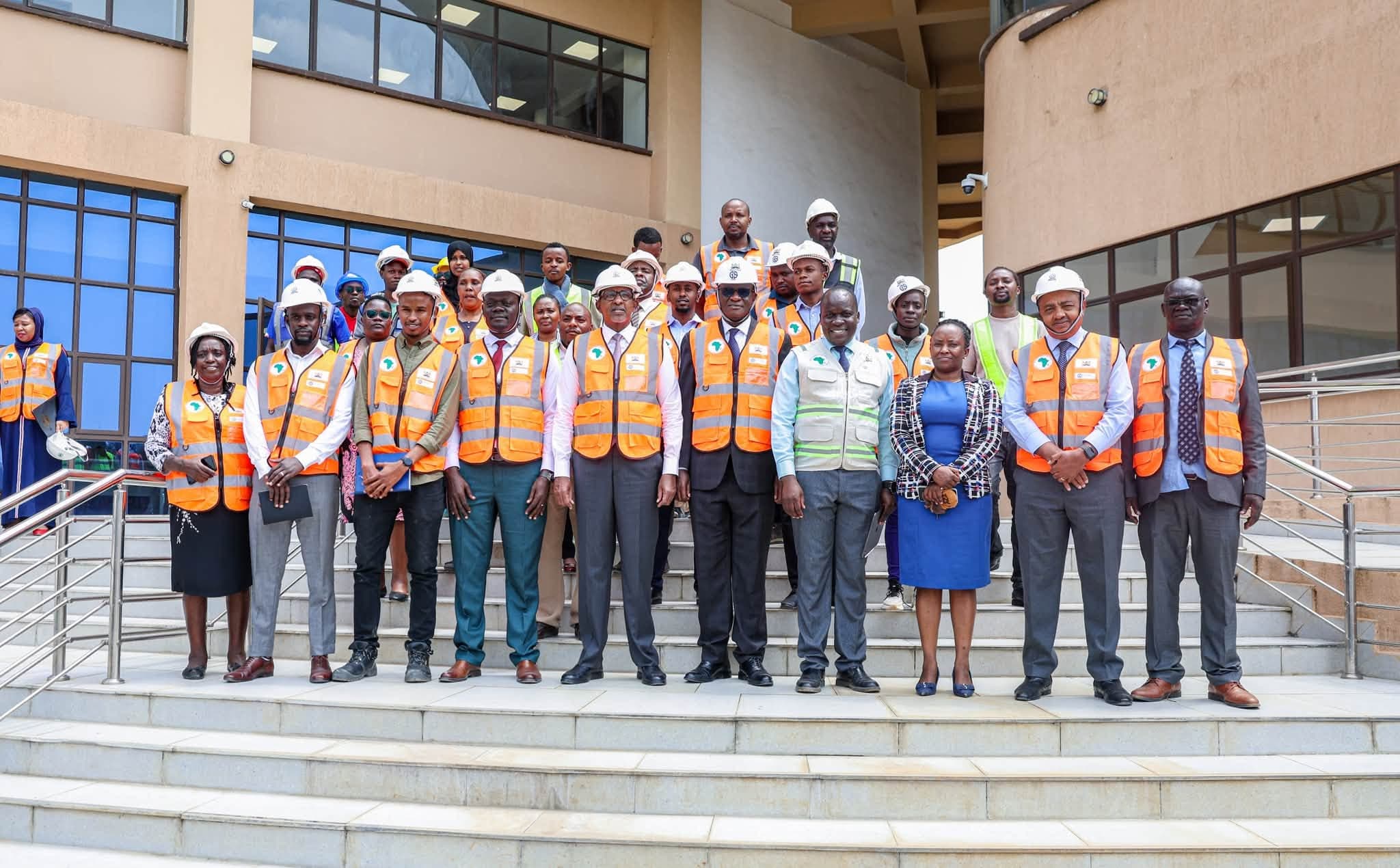 Health CS inspects Nephrology, Urology facilities