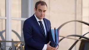 French political row over calls for overhaul and €1bn cuts at public broadcaster