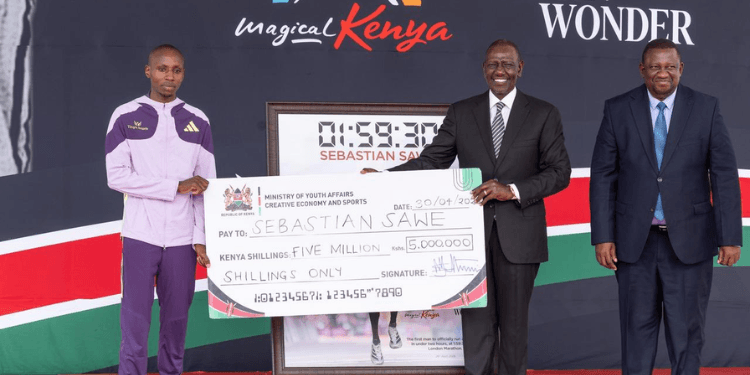 Ruto Issues Ksh8 Million Cheques to Sawe After Marathon Record