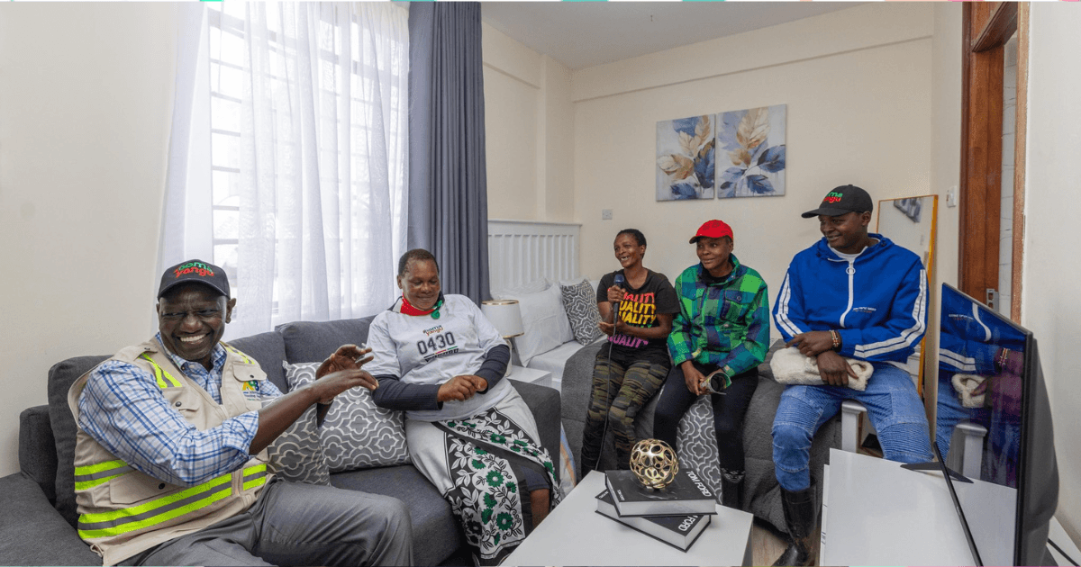 “Shameful!” Kenyan criticizes Ruto for giving bedsitter to Mukuru family woman