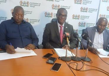 Surveyors call for compensation in riparian demolition enforcement