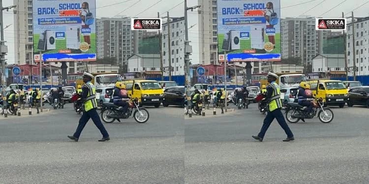 Nairobi Traffic Officer Praised by Motorists for Managing Traffic on Ngong Road