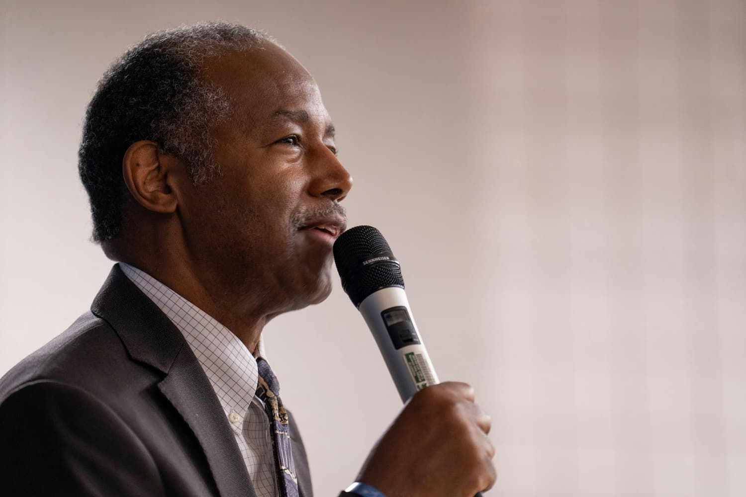 Ben Carson: From Poor Grades to World-Class Neurosurgeon