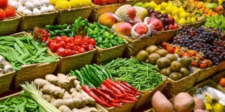 Kenyans Forced to Dig Deeper as Tomato and Cooking Oil Prices Climb