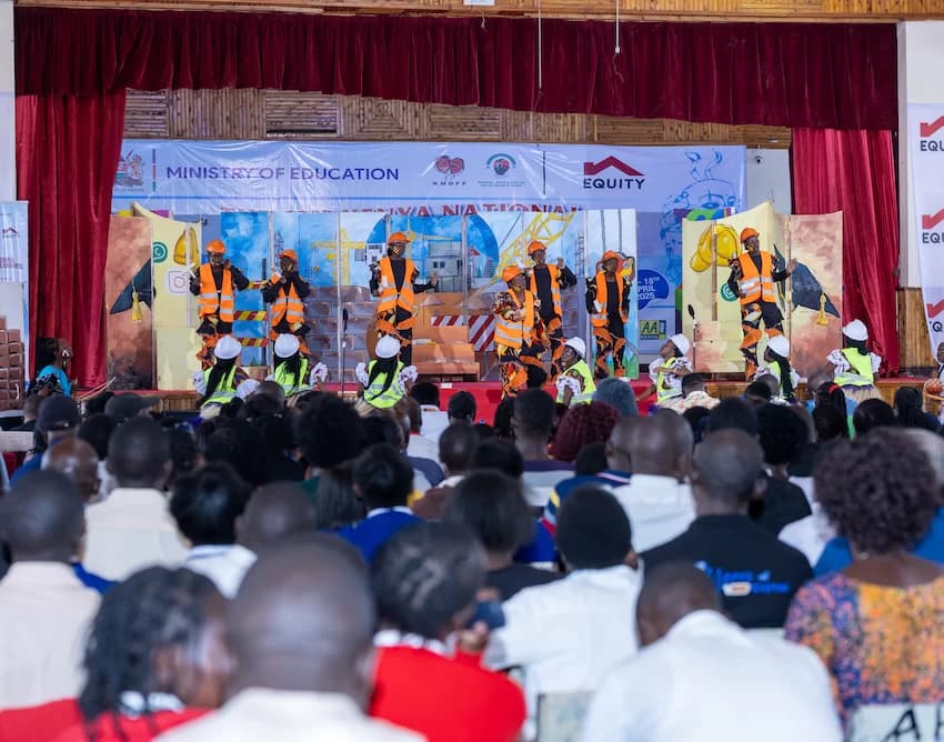 Drama Festival: Students Capture Pressing Economic Trends