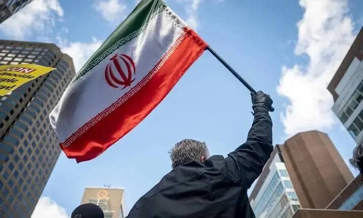 Iran warns Gulf countries against helping US after UAE cuts trade ties