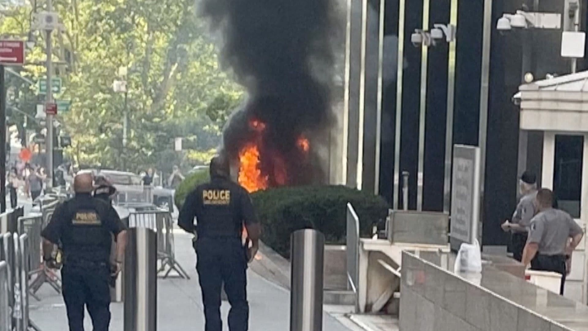 ‘Anti-ICE’ Army veteran sets fire outside Manhattan federal building, say officials