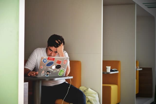 Student Loans Without a Bank Visit: The Modern Approach