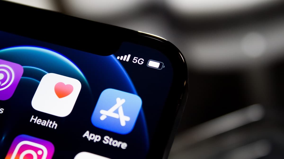 Google Play and Apple Store App Downloads to Reach 130 billion in 2020