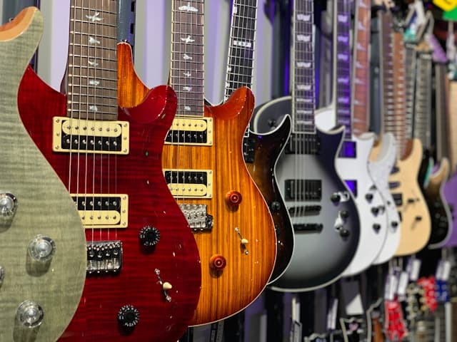 A Buyer’s Guide to Bidding Confidently at Vintage Guitar Auctions