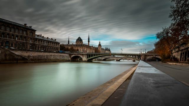 France in Contrast: Parisian Elegance and Bordeaux’s Wine Heritage