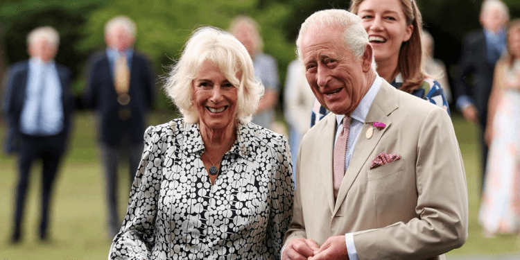 Questions as Republican Hands Queen Camila a Mysterious Token