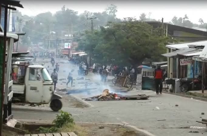 Chaos in Homa Bay as youths protest arrest of six linked to opposition rally