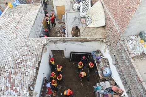 Roof collapse kills 14 children at Pakistan tuition centre