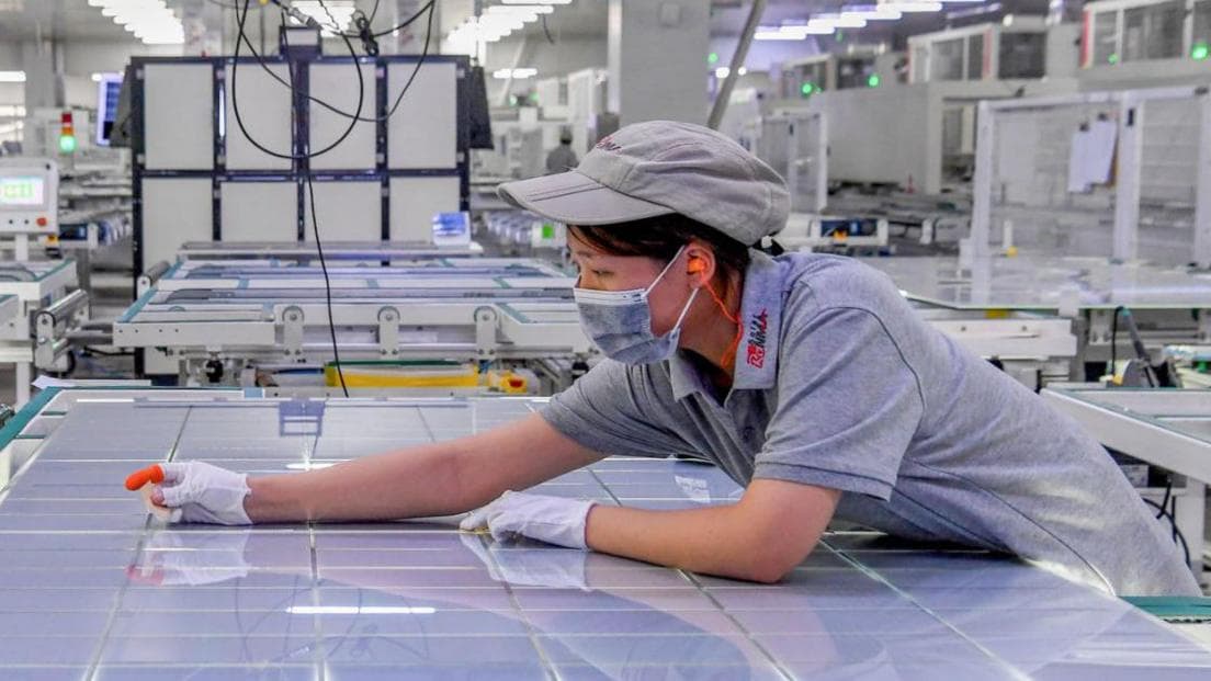 Trump imposes 15% tariff on key chip material to counter China