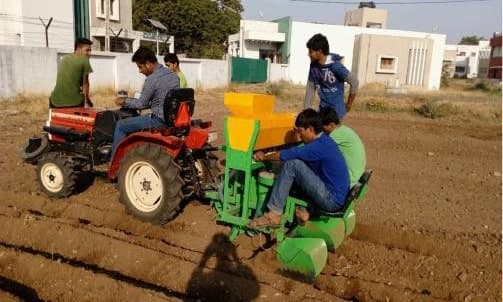 Potato farmers save costs and increase yields with smaller, cheaper potato planters