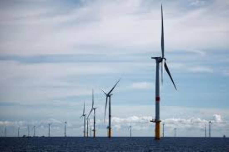 France offshore wind tender open, seeks 10GW in floating, fixed-bottom capacity