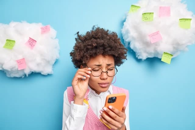 Is Posting Your Bad Experiences With People Digital Revenge Or Part Of Healing?