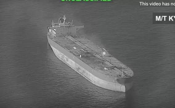 US hits three Iranian oil tankers after saying its warships were targeted