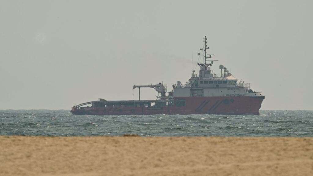 US launches fresh strikes as Iran closes Strait of Hormuz