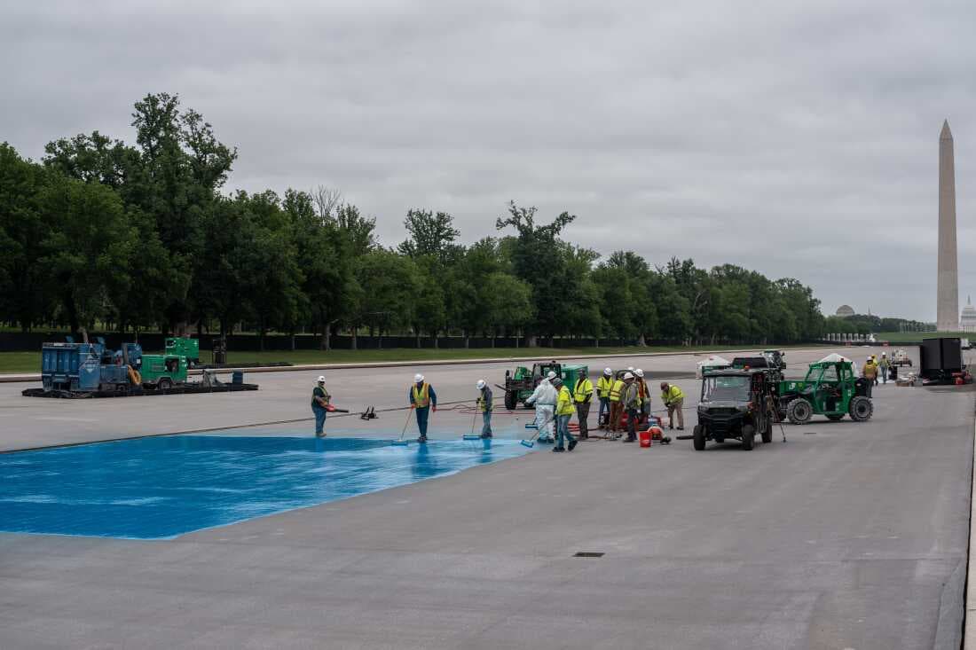 Workers paint Lincoln Memorial Reflecting Pool blue