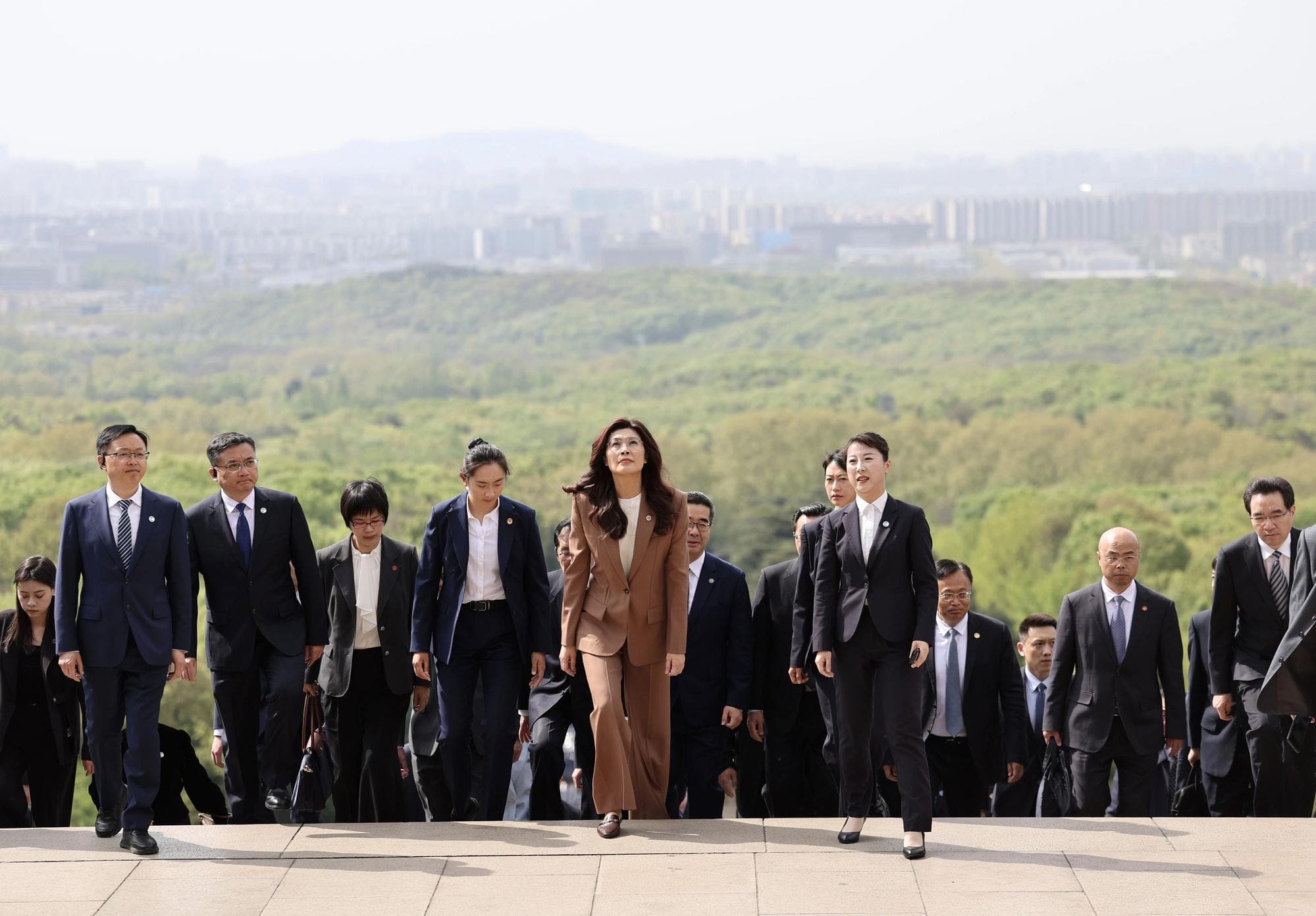KMT leader Cheng Li-wun in landmark visit to mainland, advocates for stability