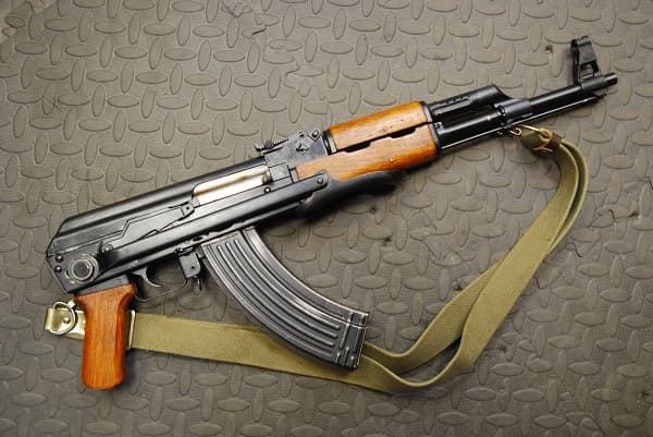 Police launch hunt after cop is tricked into handing over rifle to stranger in Kitale