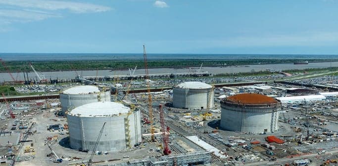 $13 Billion Louisiana Natural Gas Plant Gets Abu Dhabi’s Backing Amid Middle East Supply Shortages