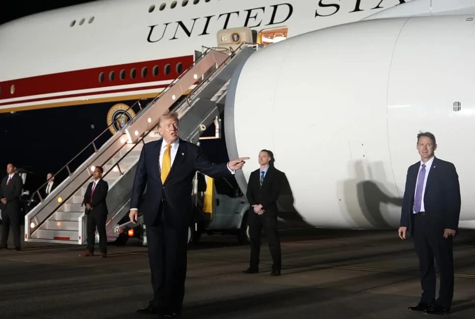 Members of Trump’s cabinet remained on decoy plane, after president’s quiet exit