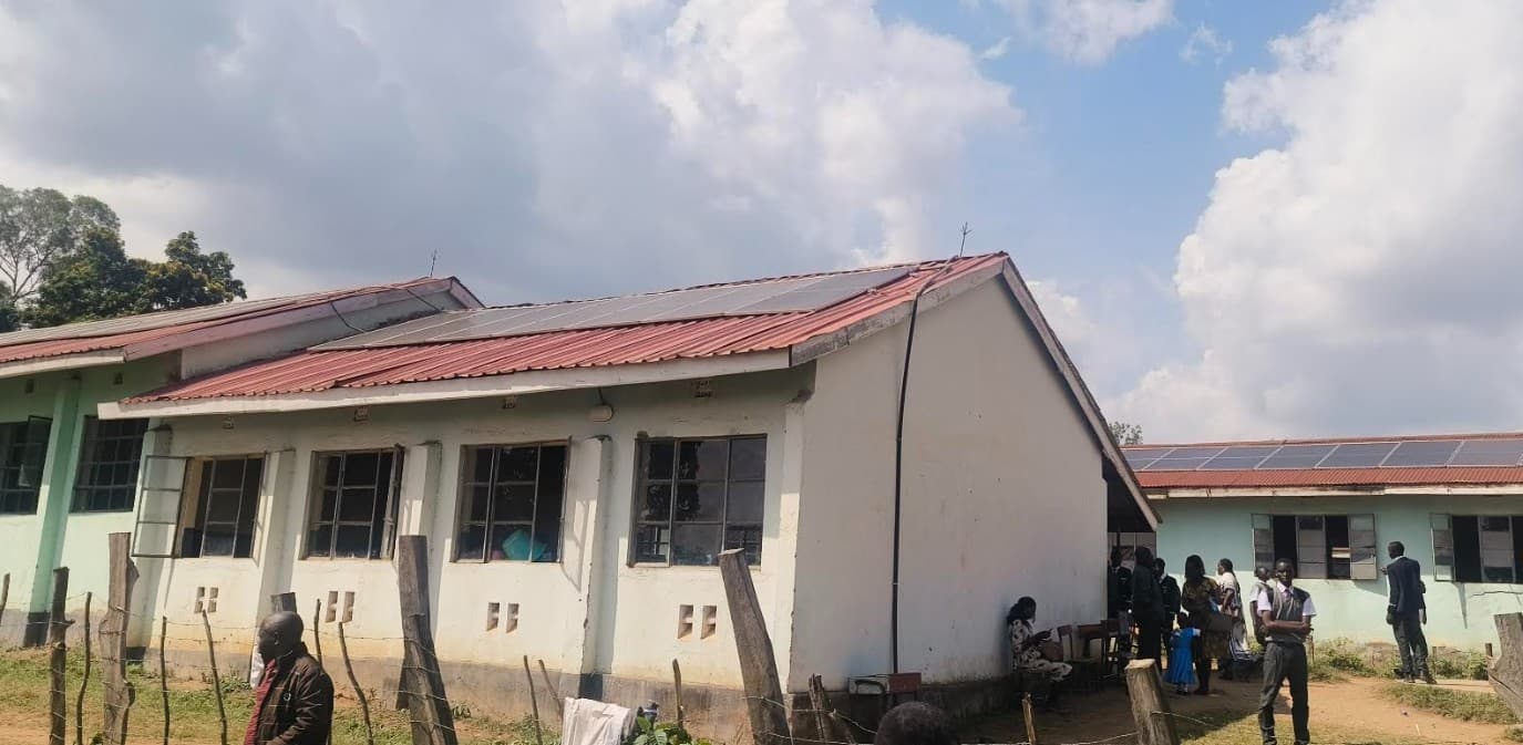 School cuts electricity costs by installing solar power
