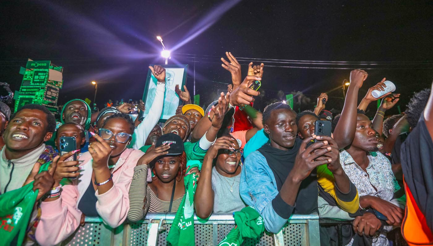 In 18-Hour concert, 12000 Kenyans Celebrate M-PESA at 18