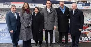 BioMed Realty Celebrates 585 Kendall Steel Topping-Off