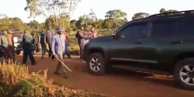 Chaos As Gideon Moi’s Convoy Blocked By DP Ruto’s Supporters