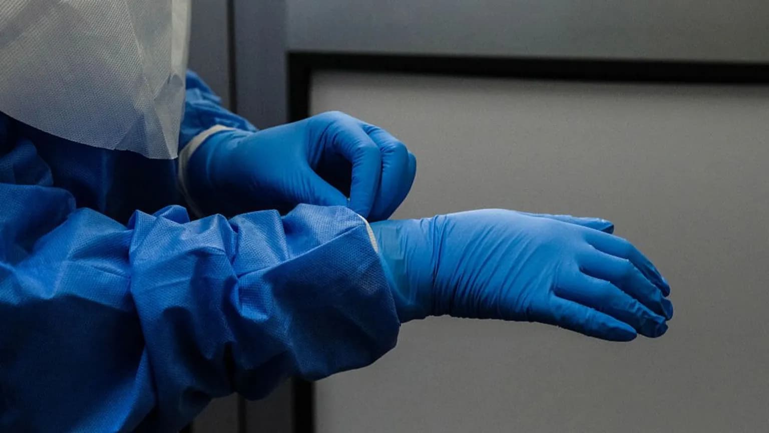 Ebola treatments trial begins in DR Congo