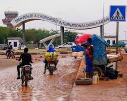 Niger’s security forces battle mutinuous soldiers at a strategic base, presidency district