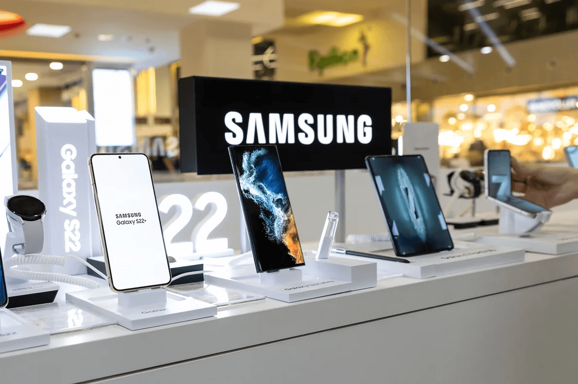 Samsung Gains as MEA Smartphone Market Shrinks 10% Amid Memory Crunch