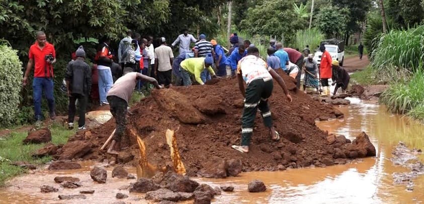Senator Mundigi steps in to repair damaged road