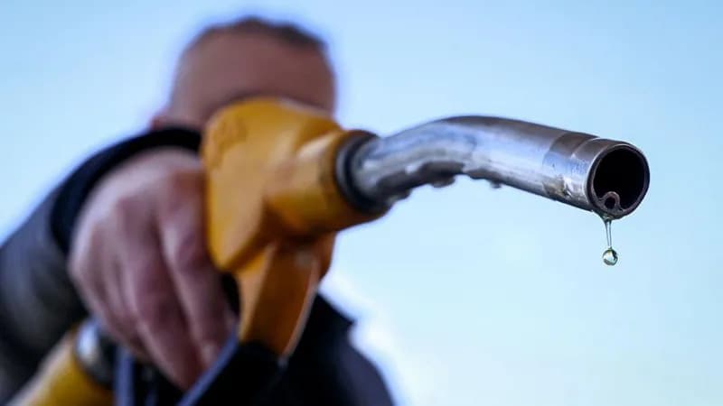 Oil prices fall after Trump warns Iran over Strait of Hormuz