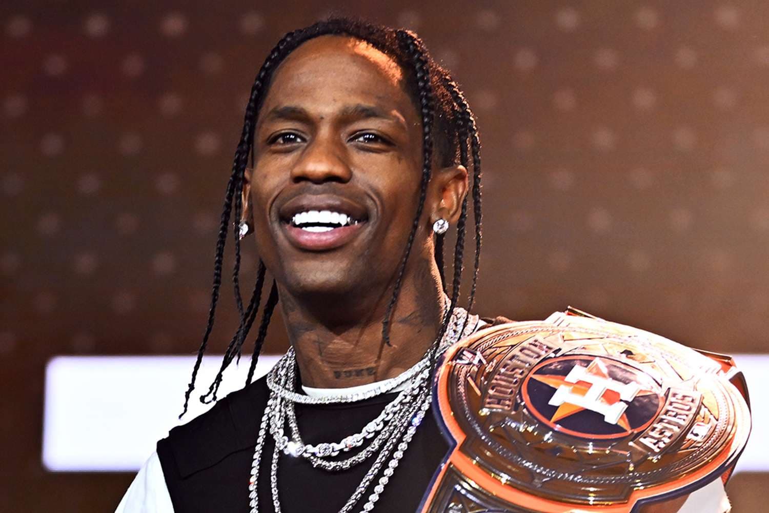 Rapper Travis Scott under fire for 20-minute set