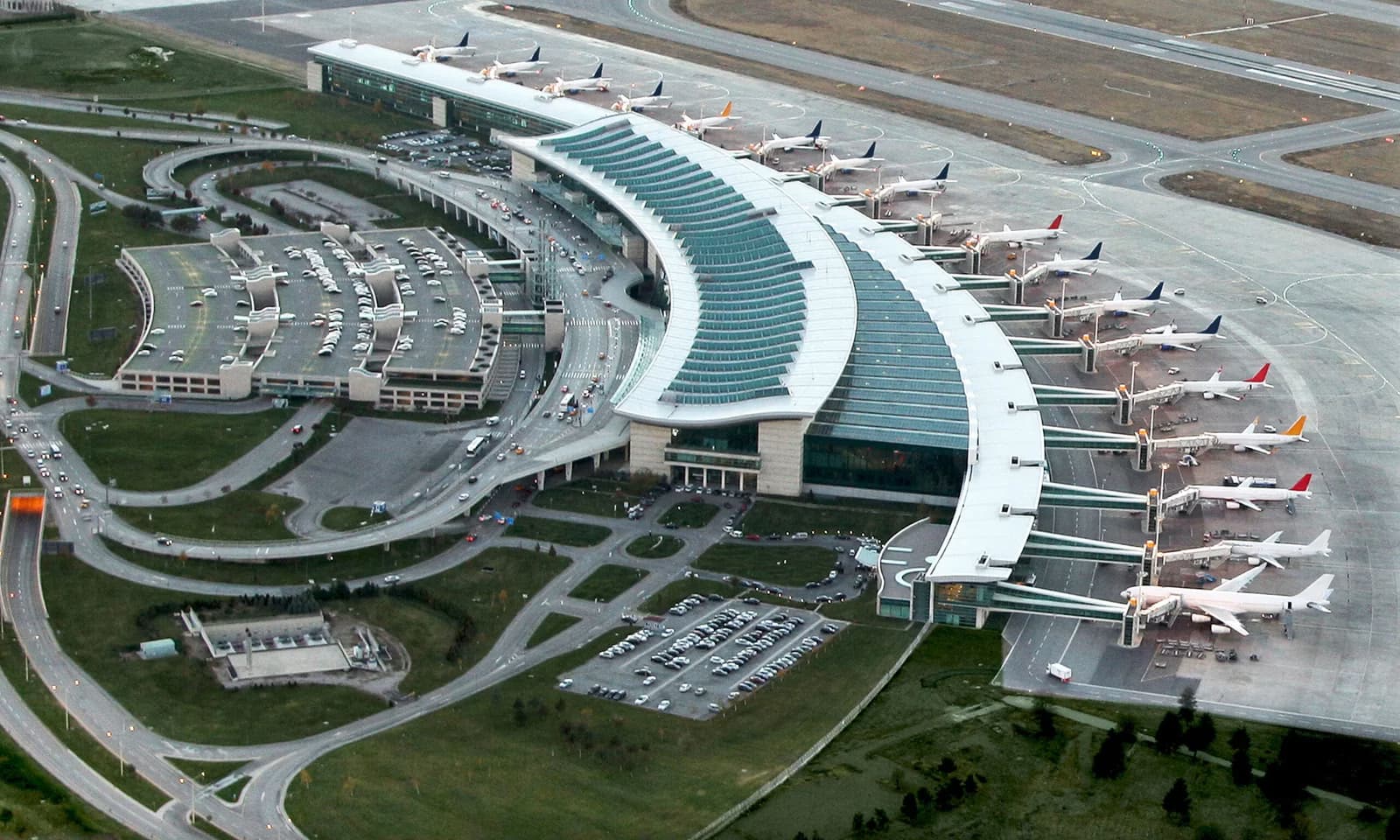 Ankara’s Esenboğa Airport Opens New Runway in $346M Expansion Push, Türkiye