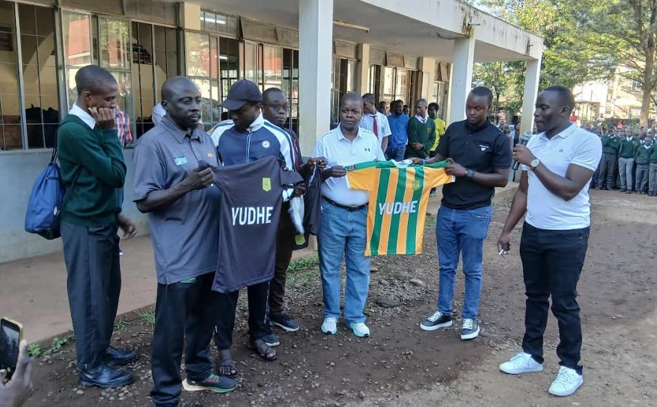 Kisumu Day football team receives Jersey donation from Alumni