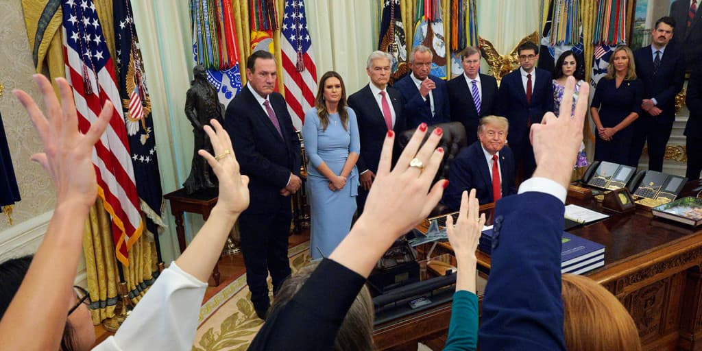 Federal judge delays ruling on White House media ban