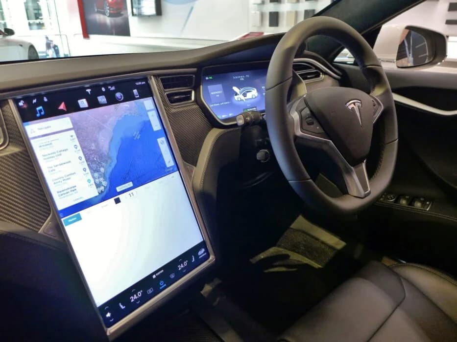 Teslas will soon be able to stream Netflix and YouTube