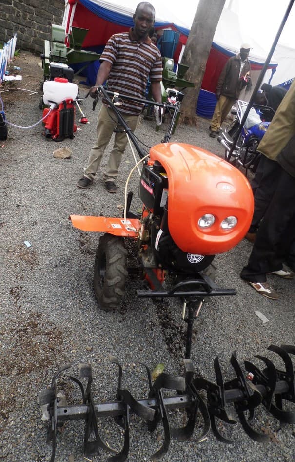 Multipurpose tractor helps farmers harvest potatoes without cuts