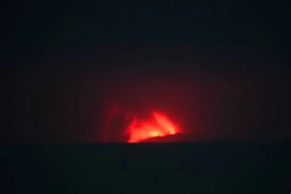 Volcano eruption triggers flight suspensions at Indonesia’s main airport