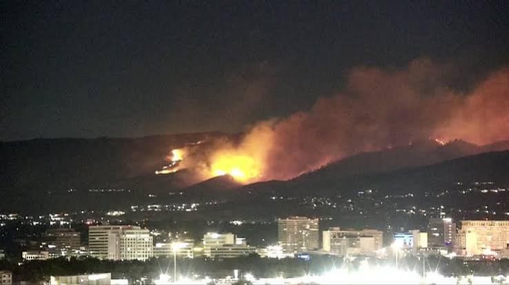 Nearly 90,000 told to evacuate as wildfire approaches Reno, Nevada