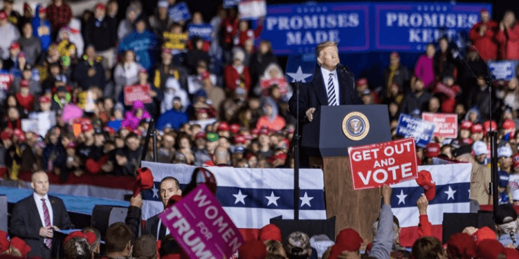 Trump Signs Executive Order on Mail-In Voting Amid GOP Midterm Fears